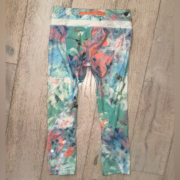Lululemon Run:Inspire Crop Il Full-On Luxtreme Lycra sweat wicking colorful sz 6 - Picture 1 of 12